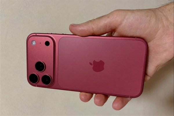 涨价1000元!iPhone 18 Pro Max起售价或达1.1万元:苹果史上最贵直板机