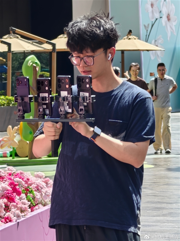 OPPO Find X10真机偷跑：横向大矩阵镜组 全系统一采用四摄方案