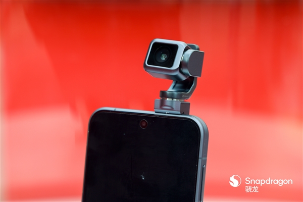 全球首款机器人手机!荣耀Robot Phone通过认证:8月发布