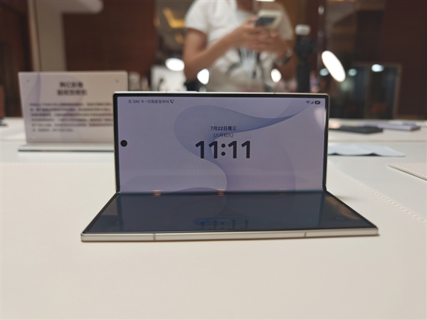 14999元！三星Galaxy Z Fold8 Ultra图赏：薄至8.9mm 仅重215g