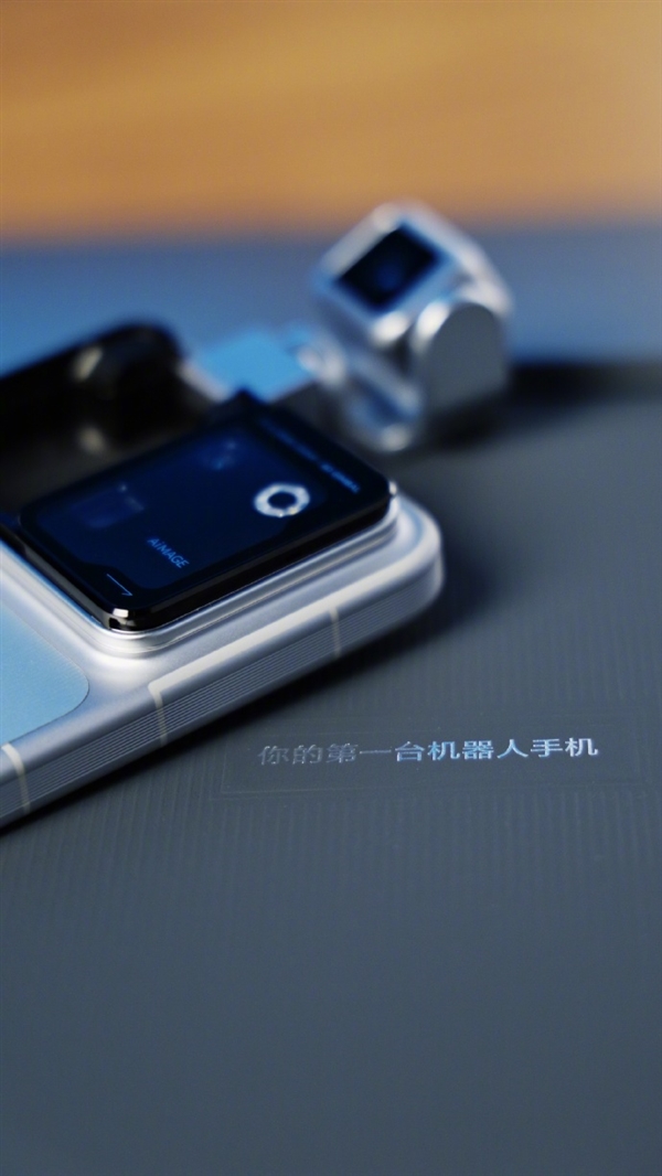 韩路上手荣耀机器人手机Robot Phone：有潜力成为自媒体神器