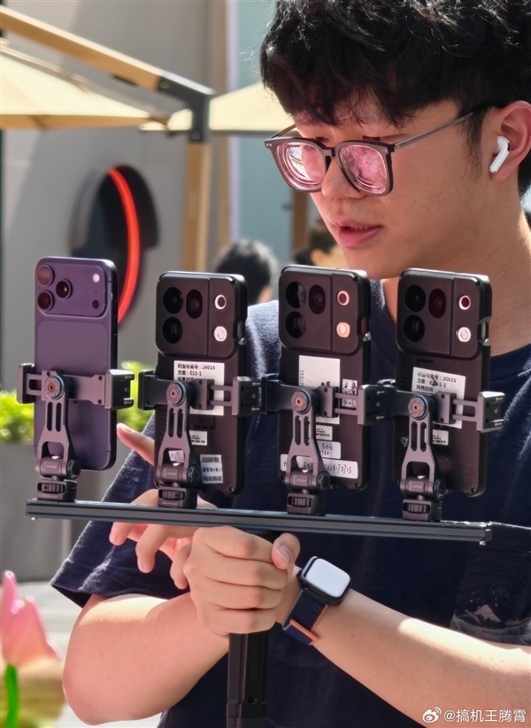 OPPO Find X10真机偷跑：横向大矩阵镜组 全系统一采用四摄方案