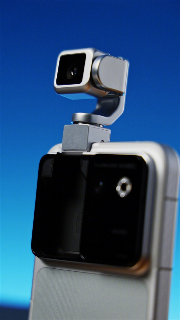 韩路上手荣耀机器人手机Robot Phone：有潜力成为自媒体神器