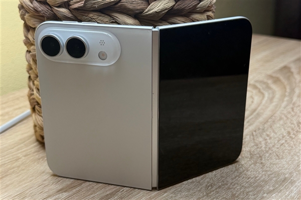 iPhone Ultra平整度看齐OPPO Find N6:折痕近乎无感