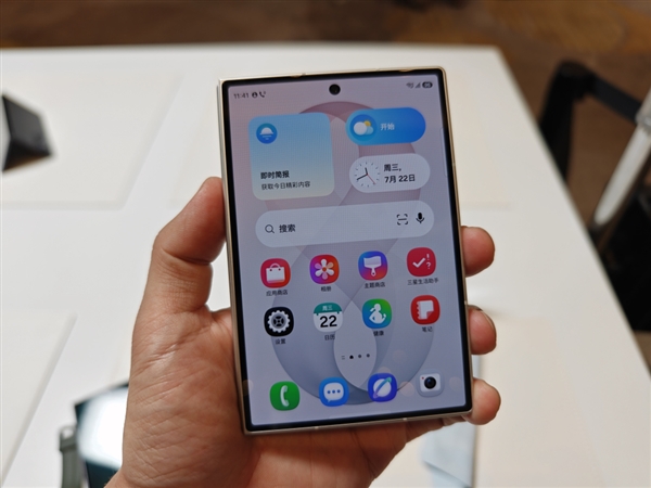 三星Galaxy Z Fold8真机图赏：安卓首款阔折叠 12999元