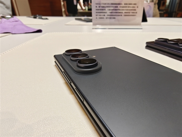 14999元！三星Galaxy Z Fold8 Ultra图赏：薄至8.9mm 仅重215g