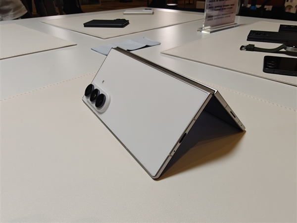 14999元！三星Galaxy Z Fold8 Ultra图赏：薄至8.9mm 仅重215g