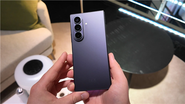 三星最强大折叠降临!Galaxy Z Fold8 Ultra发布:14999元起