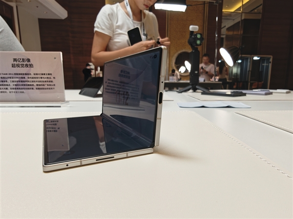 14999元！三星Galaxy Z Fold8 Ultra图赏：薄至8.9mm 仅重215g