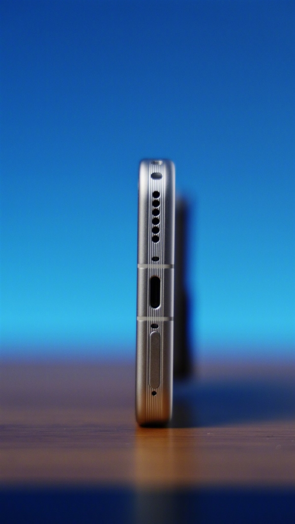韩路上手荣耀机器人手机Robot Phone：有潜力成为自媒体神器