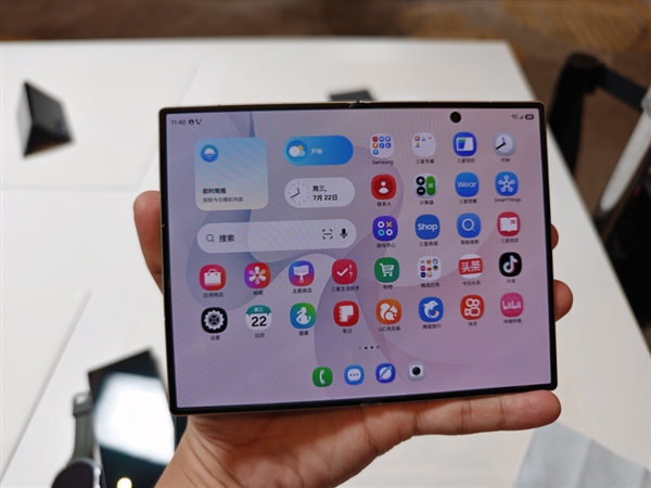 三星Galaxy Z Fold8真机图赏：安卓首款阔折叠 12999元