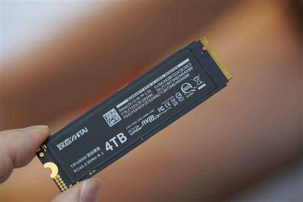 我国内存、硬盘涨疯:1T SSD涨幅132% 32G DDR5从900元涨至3800元