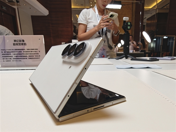 14999元！三星Galaxy Z Fold8 Ultra图赏：薄至8.9mm 仅重215g