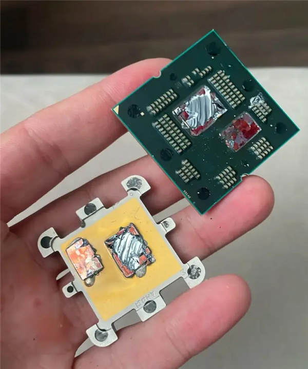 CPU鼓包门再现!7800X3D遭严重烧毁