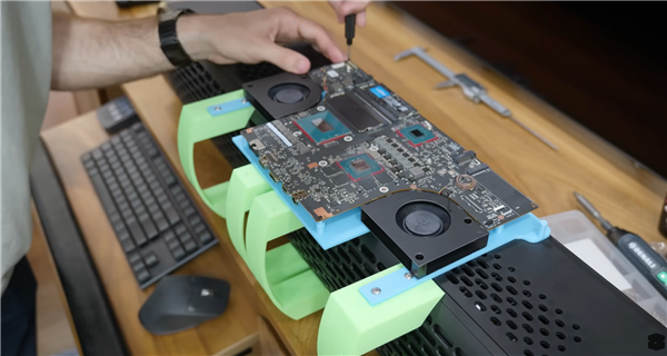 脑洞大开把PC主机藏进风扇：还顺便解决散热问题