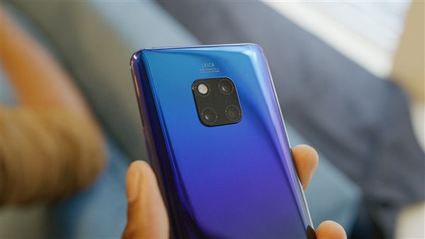 华为Mate XT2外观偷跑：U型三折叠+方形模组 一眼梦回Mate 20
