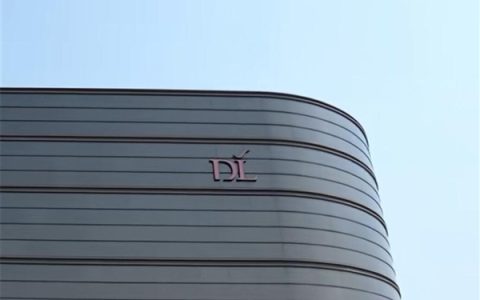 许昌胖东来附近老板流泪说舍不得：有胖东来大家才知道许昌