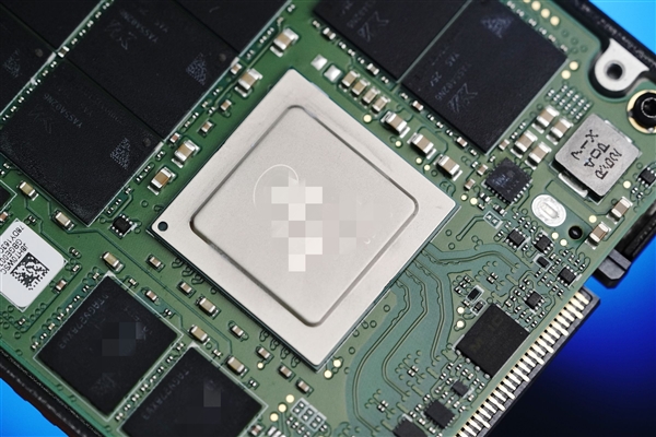 超高3100K IOPS随机读写!长江存储PE522 15.36TB企业级SSD图赏