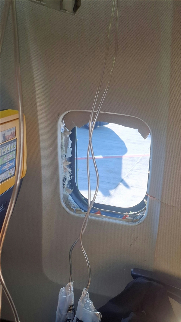 高空中乘客被吸出舷窗捡回一命!瑞安7·10事故初步报告:发动机叶片断裂敲碎窗户